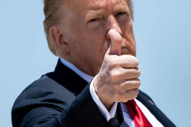 Trump arrives for sumo summit with Abe