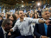 Ο νέος Έλληνας Συντηρητικός Πρωθυπουργός Μητσοτάκης ομόρρυθμος μετά από την ηττημένη αριστερά στις δημοσκοπήσεις