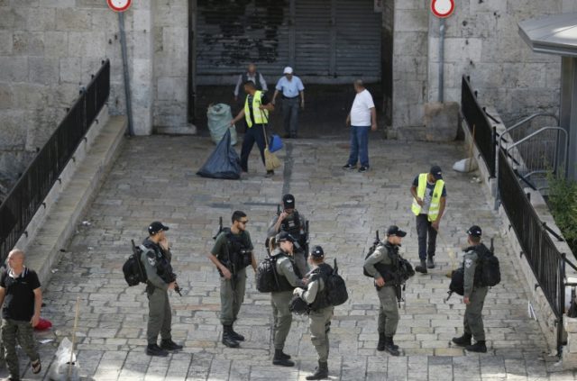 200,000 pray at Jerusalem mosque after stabbing attack