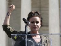 WASHINGTON, DC - SEPTEMBER 28: Actress Alyssa Milano speaks during a rally in front of the U.S. Supreme Court September 28, 2018 in Washington, DC. Activists staged a rally to call to drop the nomination of Judge Brett Kavanaugh to the U.S. Supreme Court. (Photo by Alex Wong/Getty Images)