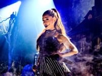 INGLEWOOD, CA - OCTOBER 30: Singer Ariana Grande performs during IHeartMedia presents Ariana Grande World Premiere Event on the Honda Stage at iHeartRadio Theater on October 30, 2015 in Burbank, California. (Photo by Chris Polk/Getty Images for iHeartMedia)