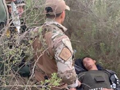 BORSTAR Border Patrol agents in the Del Rio Sector rescue a migrant suffering heat-related injuries near the Texas border with Mexico. (Photo: U.S. Border Patrol/Del Rio Sector)