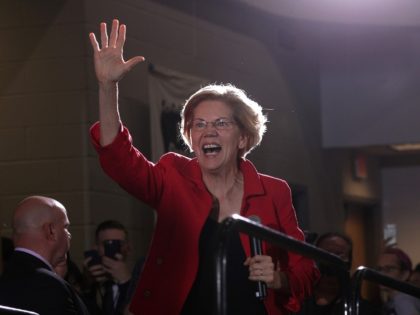 WASHINGTON, DC - JUNE 17: Democratic U.S. presidential candidate Sen. Elizabeth Warren (D-