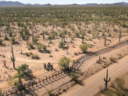 Migrants cross Mexican border into Arizona desert. (File Photo: John Moore/Getty Images)