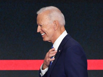 Democratic presidential hopefuls Mayor of South Bend, Indiana Pete Buttigieg (L) and Forme