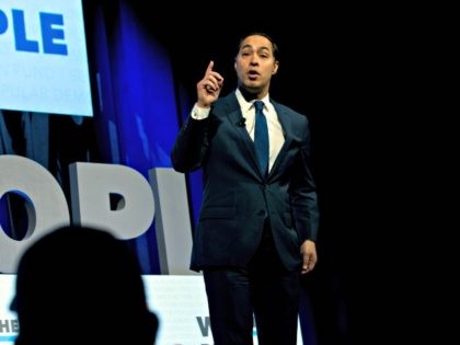El aspirante a la candidatura presidencial demócrata Julián Castro en un evento en Washington el 1 de abril del 2019. (AP Photo/Jose Luis Magana)
