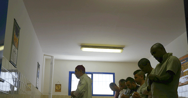 Report: Muslim Prison Gangs Forcing Inmates to Convert to Islam