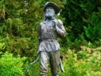 University of Oregon statue