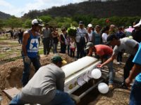 Family and friends attend the funeral of Erick Altuve a boy Venezuelan of 11, who died of cancer on May 26, in Caracas,on May 30, 2019. - Erick Altuve died of cancer while waiting to receive a bone marrow transplant at the Jose Manuel de los Rios Hospital, the main …