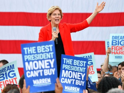 Democratic presidential candidate Elizabeth Warren gestures as she speaks during a campaign stop at George Mason University in Fairfax, Virginia on May 16, 2019. (Photo by MANDEL NGAN / AFP) (Photo credit should read MANDEL NGAN/AFP/Getty Images)
