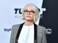 Η ηθοποιός Ellen Barkin κατηγορεί τον ρατσισμό για την Katie Hill που παραιτείται αντί να αντιμετωπίσει τον αισθητήρα δεοντολογίας