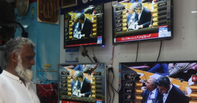 Pakistan: Ruling Party Leader Beats Journalist on Live News Show