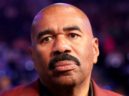 LAS VEGAS, NV - AUGUST 26: Actor Steve Harvey attends the super welterweight boxing match between Floyd Mayweather Jr. and Conor McGregor on August 26, 2017 at T-Mobile Arena in Las Vegas, Nevada. (Photo by Christian Petersen/Getty Images)