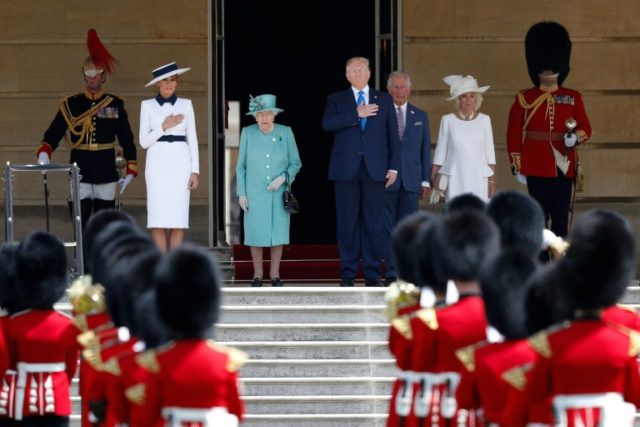 Queen greets Trump at Buckingham Palace ceremony