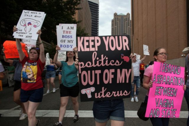 US prosecutors say they won't enforce strict abortion laws