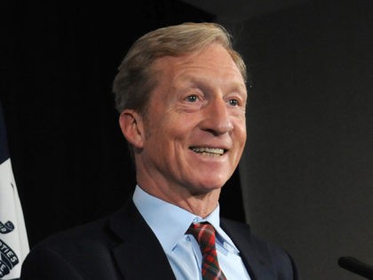 DES MOINES, IA - JANUARY 09: Billionaire Activist Tom Steyer speaks to supporters on Janua