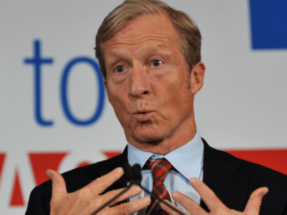 Billionaire Activist Tom Steyer speaks to supporters on January 9, 2019 in Des Moines, Iowa. Steyer announced that he would not run for president in 2020, and would instead concentrate his efforts on the possibility of impeaching President Trump. (Photo by Steve Pope/Getty Images)