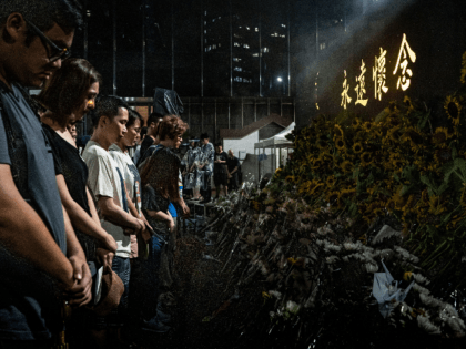 People take a moment of silence during a memorial service on July 11, 2019 in Hong Kong, China. A memorial service was held by public for a man who plunged to death while protesting against the controversial extradition bill. (Photo by Anthony Kwan/Getty Images)