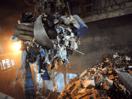 Garbage is carried to be incinerated at the Energy Recovery Unit (UVE) of the garbage inci
