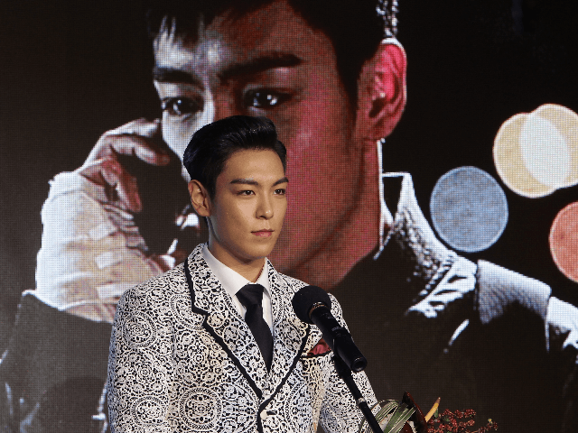 Actor T.O.P of Bigbang award a Rookie prize at Asia Star Awards during the 18th Busan International Film Festival on October 5, 2013 in Busan, South Korea. (Photo by Chung Sung-Jun/Getty Images)