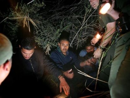 Yuma Sector Border Patrol agents arrest a group of migrants. (File Photo: David McNew/Gett