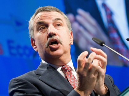 Thomas L. Friedman, NY Times columnist and Pulitzer Prize winning author, gives a speech during the Swiss Economic Forum (SEF), in Thun, Switzerland, Thursday, May 14, 2009. (AP Photo/Keystone/Peter Schneider)