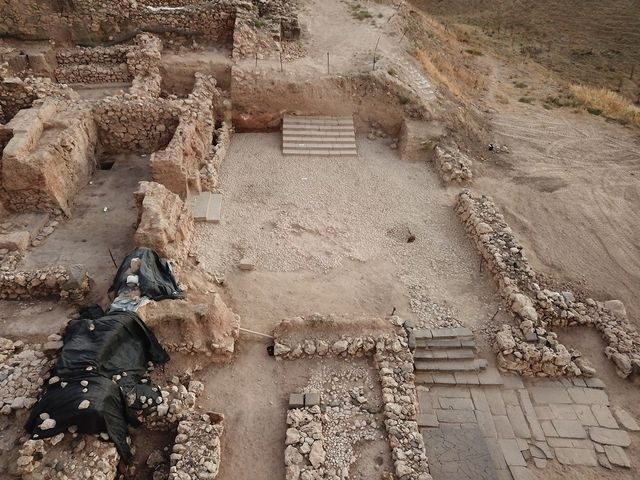 photo credit: THE KEREN ZELTS EXCAVATIONS AT HAZOR IN MEMORY OF YIGAEL YADIN