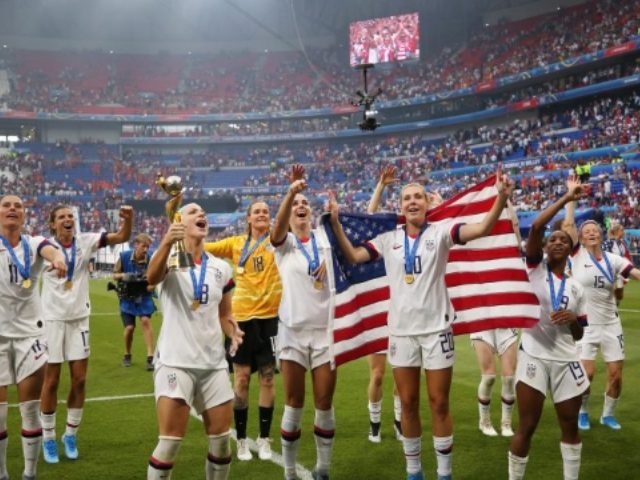WATCH USWNT Player Allie Long Drops American Flag, Kelley