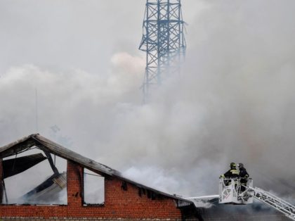 Firefighters battle a fire that broke out at a gas-fired power station just outside Moscow on July 11, 2019. - A huge blaze broke out on July 11, 2019 at a gas-fired power station just outside Moscow sending a plume of smoke and flames 50 metres (165 feet) into the …