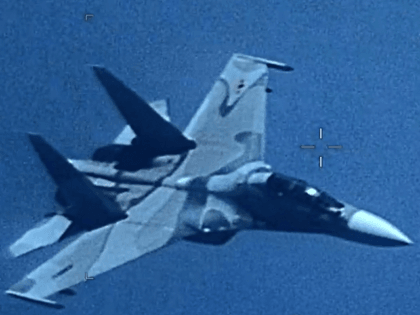 A screenshot from a video filmed by the EP-3 and showing a Venezuelan Air Force SU-30 Flan