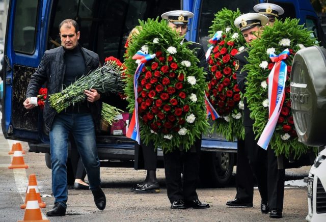Russia buries navy officers killed in sub fire