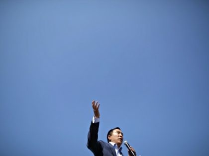 DES MOINES, IOWA - AUGUST 09: Democratic presidential candidate Andrew Yang delivers a 20-minute campaign speech at the Des Moines Register Political Soapbox at the Iowa State Fair August 09, 2019 in Des Moines, Iowa. Twenty two of the 23 politicians seeking the Democratic Party presidential nomination will be visiting …