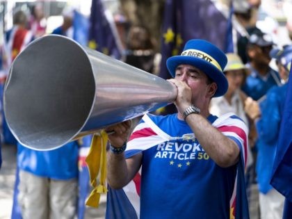 Anti-Brexit campaigner Steve Bray protests outside the House of Commons on the day of Britain's newly elected prime minister Boris Johnson's debut in Parliament, in central London on July 25, 2019. - Britain's new Prime Minister Boris Johnson on Thursday called the current Brexit deal negotiated with the EU "unacceptable" …