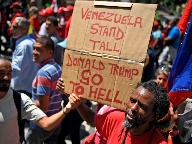 Pro-government protesters rally against US sanctions in Caracas on August 7, 2019. - Washi