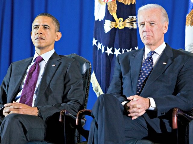 JOINT BASE ANDREWS, MD - DECEMBER 20: U.S. President Barack Obama (L) and U,S. Vice Presid