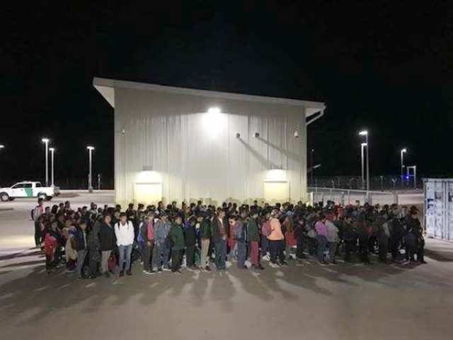 El Paso Sector Border Patrol agents apprehend 194 Central American migrant families and unaccompanied minors at the Antelope Well Port of Entry on August 18. (Photo: U.S. Border Patrol/El Paso Sector)