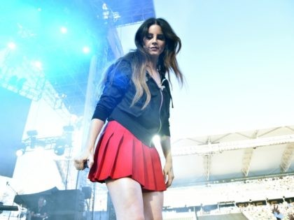 CARSON, CA - MAY 20: Singer Lana Del Rey performs onstage at KROQ Weenie Roast y Fiesta 20