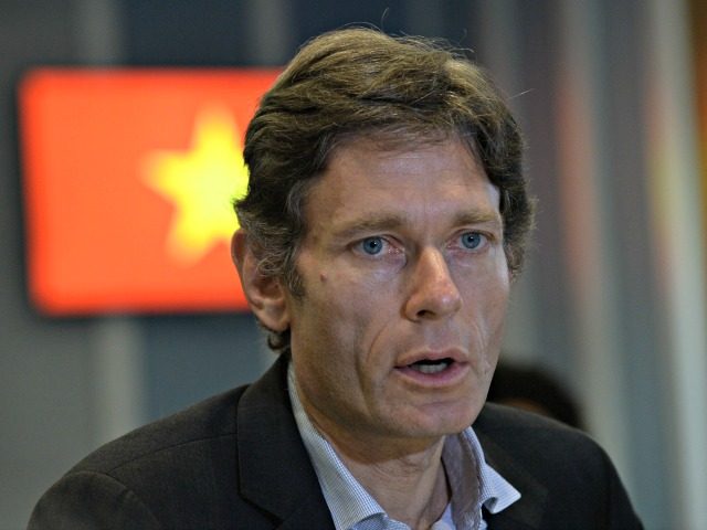 Assistant Secretary Tom Malinowski, US Bureau of Democracy, Human Rights and Labor talks with foreign and local reporters during a press meeting on the annual Human Rights Dialog with the Government of Vietnam in Hanoi on May 11, 2015. Malinowski led an US mission for talks with Hanoi regime on …