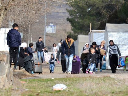 Yazidis refugees carry their belongings on January 3, 2017 in Diyarbakir, southeastern Tur