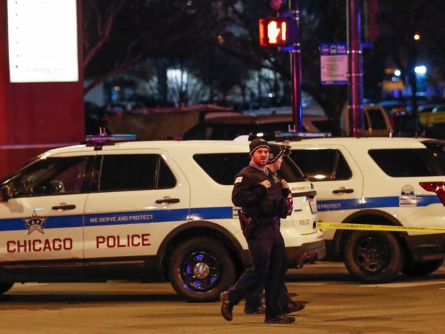 Chicago Police officers monitor the area outside of the Chicago Mercy Hospital where a gunman opened fire in Chicago on November 19, 2018. - An argument in a hospital parking lot escalated into a shooting that killed three people, including a police officer, in the US city of Chicago on …