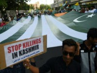 TOPSHOT - Demonstrators hold a giant flag of Pakistan-administered Kashmir during an anti-Indian protest in Karachi on August 18, 2019. - Tensions have soared since India earlier this month stripped the part of Kashmir that it controls of its autonomy, sparking calls from Pakistan for the international community to intervene …