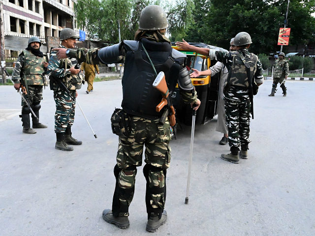 TOPSHOT - Security personnel stop an auto-rickshaw for questioning at a roadblock during a lockdown in Srinagar on August 12, 2019. - Indian troops clamped tight restrictions on mosques across Kashmir for Eid al-Adha festival, fearing anti-government protests over the stripping of the Muslim-majority region's autonomy, according to residents. (Photo …