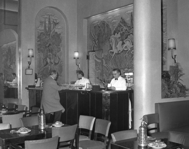 The day Hemingway liberated the Ritz bar in Paris