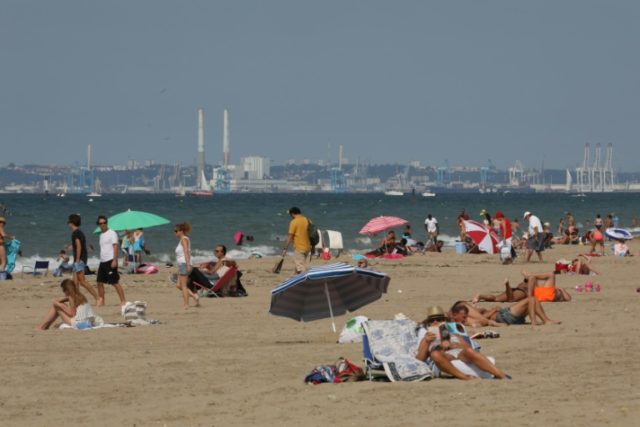 French industry hits the beach to woo future recruits