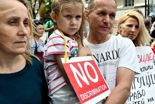 Anti-vaccine parents protest amid Ukraine measles outbreak