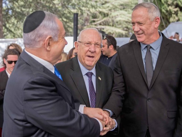 Benjamin Netanyahu and Benny Gantz (Yonatan Sindel / AFP / Getty)