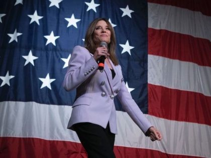 2020 Democratic presidential hopeful US author and writer Marianne Williamson speaks at the Wing Ding Dinner on August 9, 2019 in Clear Lake, Iowa. - The dinner has become a must attend for Democratic presidential hopefuls ahead of the of Iowa Caucus. (Photo by ALEX EDELMAN / AFP) (Photo credit …