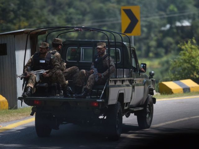 Pakistani troops patrol near the Line of Control (LoC) --- the de facto border between Pakistan and India -- in Chakothi sector, in Pakistan-administered Kashmir on August 29, 2019. (Photo by AAMIR QURESHI / AFP) (Photo credit should read AAMIR QURESHI/AFP/Getty Images)