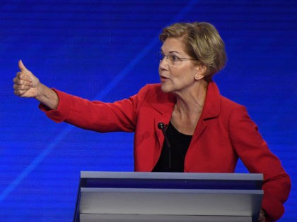 Democratic presidential hopeful Massachusetts Senator Elizabeth Warren (R) speaks as Forme
