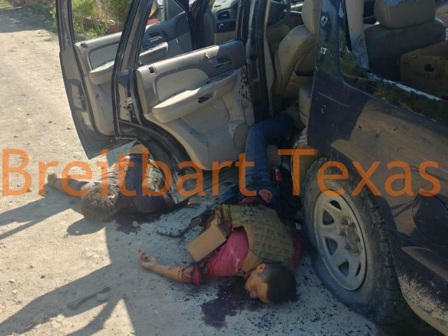 "ACRIBILLADO": IBA en la CAJUELA y QUIEN lo MATO ?,BALAS de ZETAS o BALAS de la POLICÍA...fue mate en vez de rescate ?. NUevo-Leon-Shootout-2